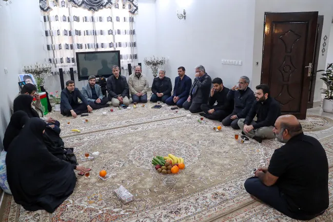 دیدار رئیس دانشگاه آزاد اسلامی با خانواده شهیده شبنم میرزایی