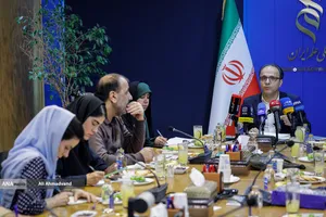 محمدرضا هرمزی&zwnj;نژاد رئیس بنیاد ملی علم ایران در نشست خبری برنامه ملی جهش