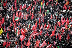تشییع پیکر مطهر آقای شهید ایران و خانواده ایشان -۱
