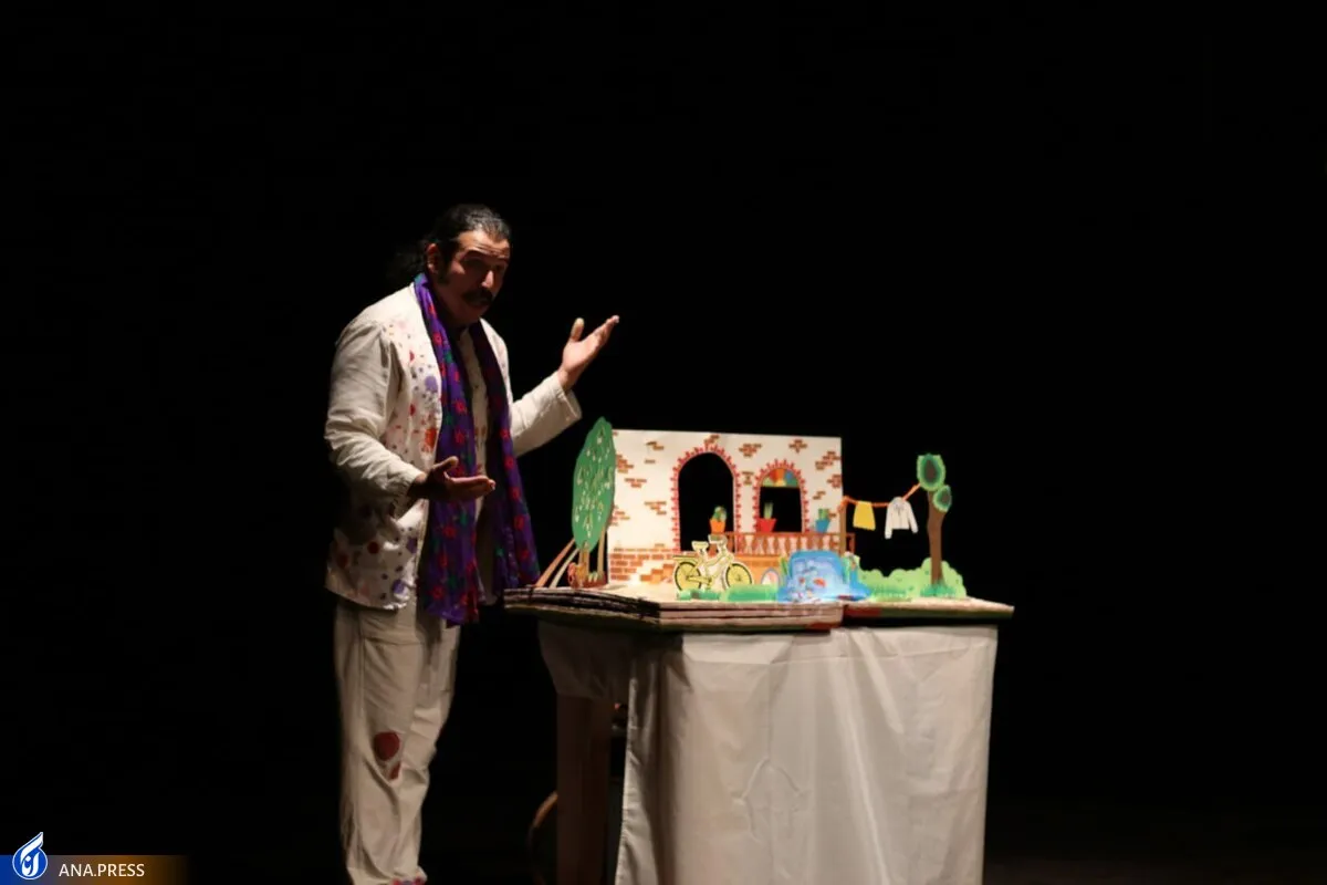تئاتر چهره سرسبز گیلان را کودکانه کرد