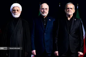 مسعود پزشکیان رییس جمهور،محمدباقر قالیباف رییس مجلس و حجت الاسلام محسنی اژه ای رییس قوه قضاییه در مراسم ادای احترام مقامات و مسئولان خارجی به پیکر امام شهید 