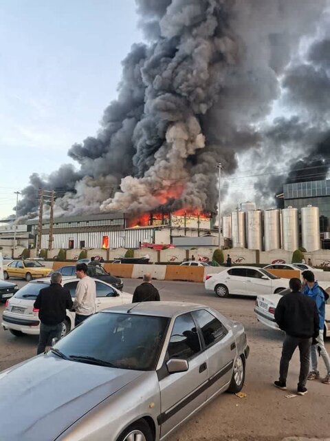 آتش سوزی در کارخانه کاله آمل/9 تیم امدادی اعزام شدند