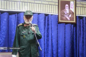 سخنرانی سردار حسن رستگار پناه رئیس مرکز مطالعات امنیت ملی ستاد کل نیروهای مسلح در موج هشتاد و یکم حماسه حضور مردم - خیابان پیروزی چهارراه نبرد