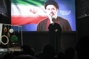 مراسم وداع با پیکر مادر شهیدان افراسیابی در چهارراه نبرد خیابان پیروزی