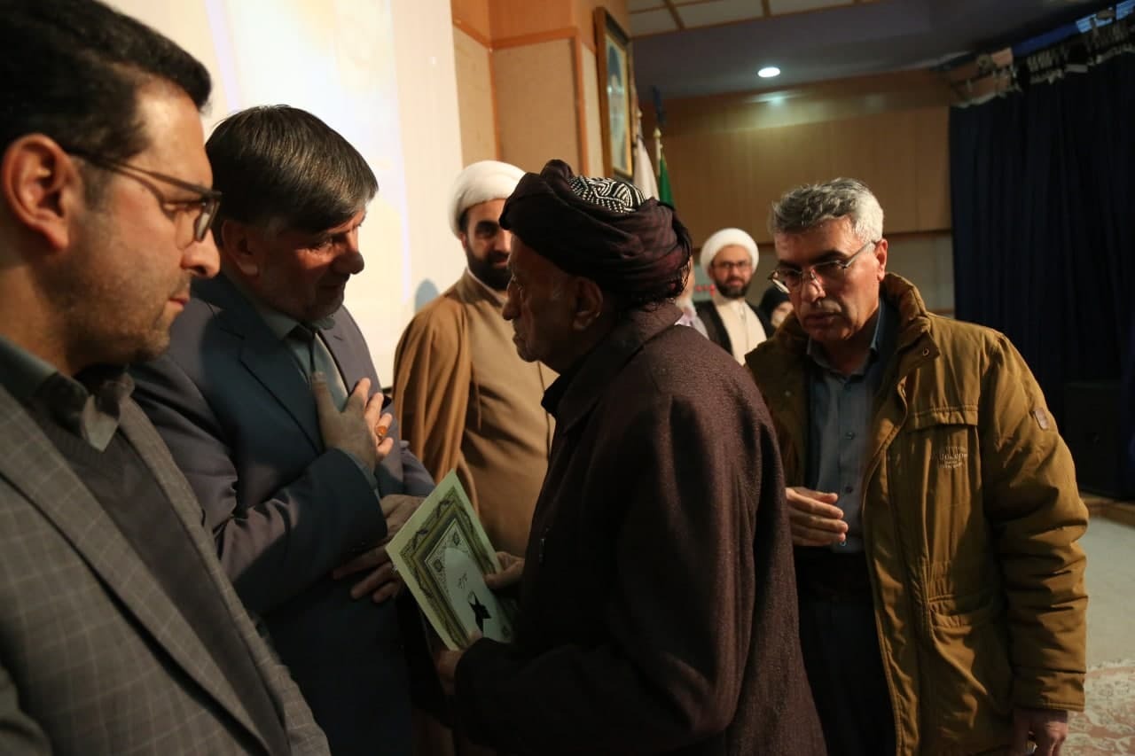 تجلیل 5 خانواده شهید دانشجو دانشگاه آزاد اسلامی استان کرمانشاه