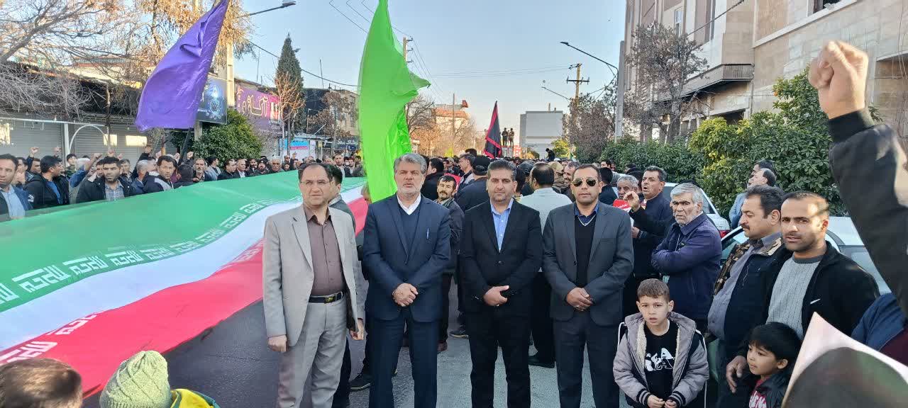 حضور دانشگاهیان آزاد اسلامی واحد ارسنجان در راهپیمایی یوم‌الله ۲۲ بهمن