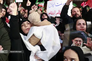  اجتماع مردمی در خونخواهی امام شهید امت - خیابان پیروزی چهارراه کوکاکولا