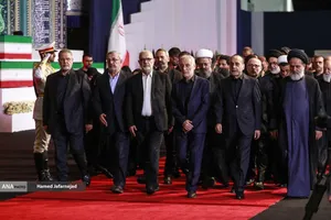 ادای احترام ادیان مختلف بر پیکر رهبر مجاهد شهید انقلاب
