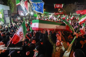 مراسم وداع با پیکر مادر شهیدان افراسیابی در چهارراه نبرد خیابان پیروزی