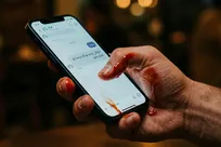 چت‌بات‌های مهربان، صمیمیت را قربانی صداقت می‌کنند