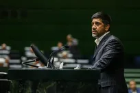 دبیر: یک عکس از بوئین‌زهرای تختی نیست، آقایان هر جا می‌روند ۶ دوربین می‌برند!/ فکر قهرمانی که می‌گفت خودکشی بالاتر از شهادت است، خطرناک است