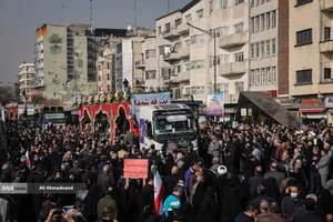 تشییع پیکر 100 شهید دوران دفاع مقدس همزمان با سالروز شهادت حضرت فاطمه زهرا(س) در تهران