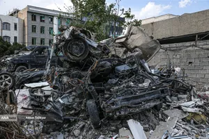 بازدید رئیس کمیته بین المللی صلیب سرخ در محل اصابت جنایات آمریکایی - صهیونی