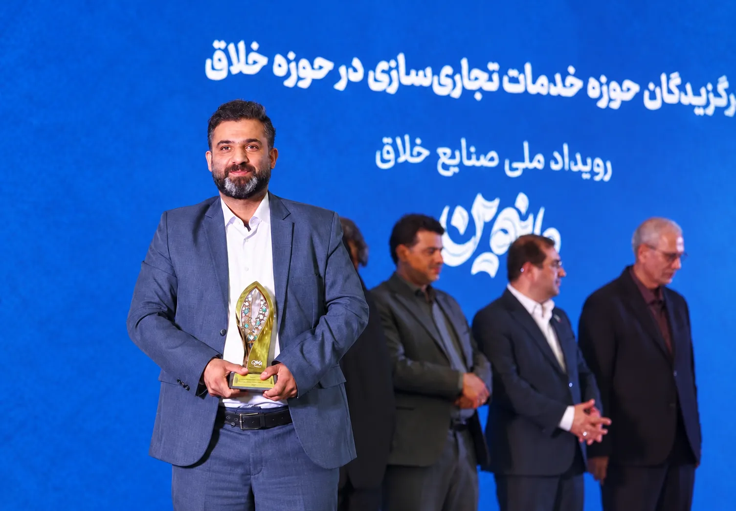 مانوین