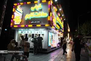 حضور مردم در رستوران ها و غذاخوری ها در شب های تهران 