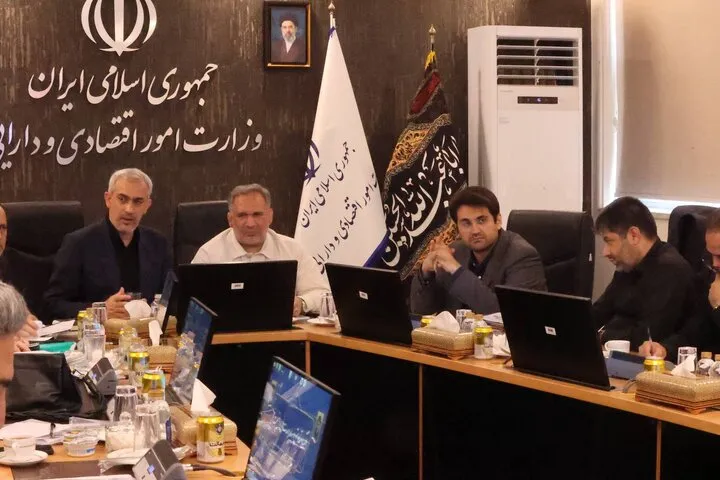 وزیر اقتصاد در نشست با اعضای کمیسیون اقتصادی مجلس: