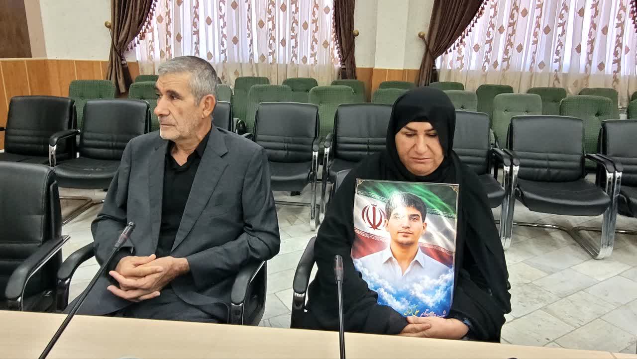 اعطای دانشنامه پایان تحصیلات افتخاری به شهدای دانشجوی کهگیلویه و بویراحمد/ جلوههای پیوند دانش و شهادت اعطای دانشنامه پایان تحصیلات افتخاری به شهدای دانشجوی کهگیلویه و بویراحمد/ جلوههای پیوند دانش و شهادت