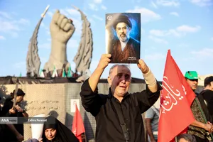 تشییع پیکر مطهر آقای شهید ایران و خانواده ایشان -۱
