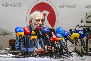 محمدجواد لاریجانی رئیس پژوهشگاه دانش&zwnj;های بنیادی و رئیس همایش &laquo;خیزش در برابر خردکشی&raquo;