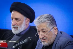 دکتر بیژن رنجبر رئیس دانشگاه آزاد اسلامی و حجت&zwnj;الاسلام والمسلمین میر مجید سیدقریشی رئیس نهاد نمایندگی مقام معظم رهبری در دانشگاه آزاد اسلامی