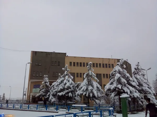 دانشگاه آزاد اسلامی واحد قم در یک روز برفی