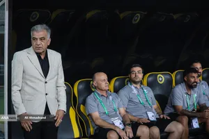تیم&zwnj;های فوتبال استقلال و پرسپولیس امروز (چهارشنبه) در چارچوب هفته پنجم لیگ برتر به مصاف هم رفتند که این دیدار به تساوی یک - یک انجامید.