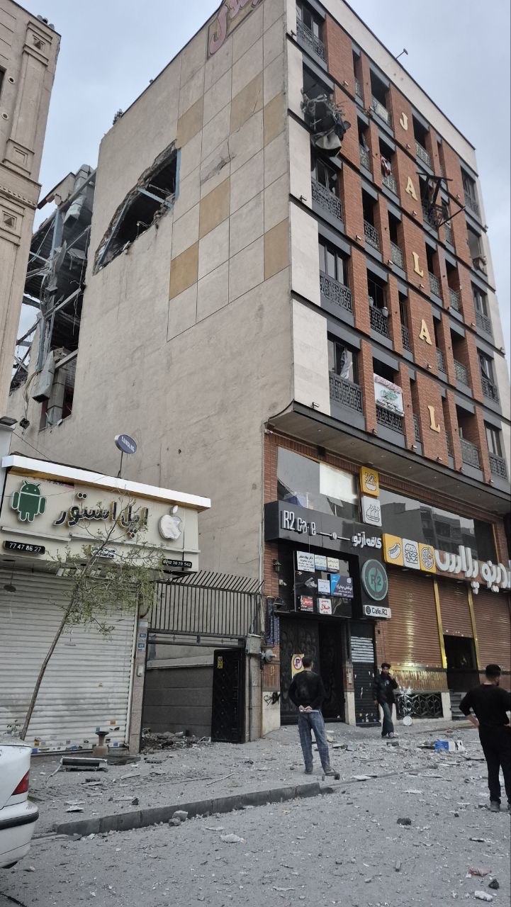 حمله آمریکایی-صهیونی به قلب محلههای مسکونی تهران؛ پروژه تضعیف روحیه مردم آغاز شد حمله آمریکایی-صهیونی به قلب محلههای مسکونی تهران؛ پروژه تضعیف روحیه مردم آغاز شد