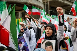 الگوی خودجوش اقتصاد مقاومتی در میدان عمل؛ تبیین نقش اصناف و مردم در فعالیت‌های جهادی زمان جنگ