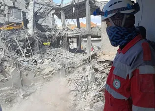 وقتی هدف مردم ایران است/ امدادگران در حال تلاش برای جست‌وجو هموطنان+ فیلم