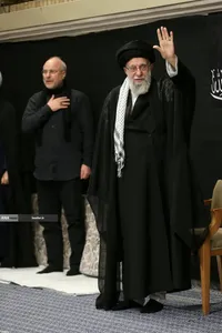 مراسم عزادارای شب عاشورای حسینی(ع) در حسینیه امام خمینی(ره) با حضور رهبر معظم انقلاب