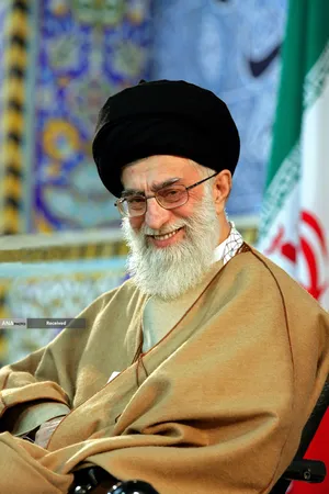 مجموعه تصاویر قاب های ماندگار از مجاهد خستگی ناپذیر حضرت آیت&zwnj;الله العظمی شهید سیدعلی حسینی خامنه&zwnj;ای(رحمه الله علیه)