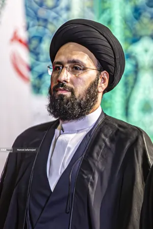 آیت الله سیدعلی خمینی در مراسم ادای احترام مقامات و مسئولان خارجی به پیکر امام شهید 