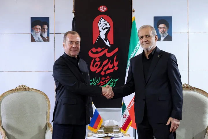 پزشکیان در دیدار با مدودف