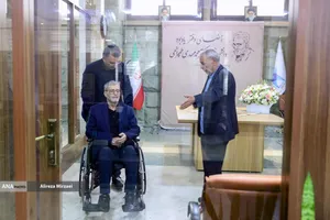 مراسم امضای دفتر یادبود دانشمند شهید دکتر محمد مهدی طهرانچی