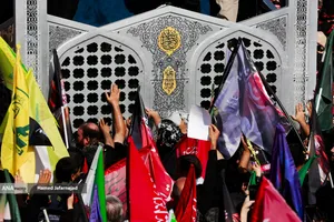 تشییع پیکر مطهر آقای شهید ایران و خانواده ایشان