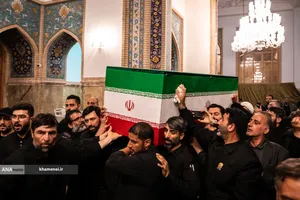  مراسم اقامه نماز بر پیکر مطهر رهبر شهید انقلاب در حرم رضوی 