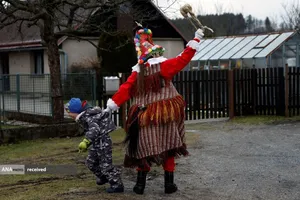 کارناوال سنتی و جشن رفتن فصل زمستان و آمدن بهار در روستای همری در نزدیکی شهر هلینسکو، جمهوری چک 