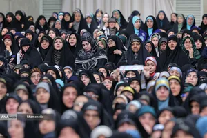 دیدار هزاران نفر از زنان و دختران با رهبر معظم انقلاب