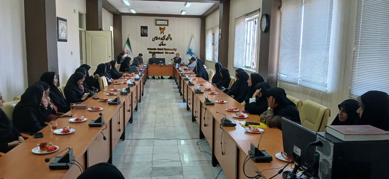 برگزاری محفل انس با قرآن کریم با محور آموزش نغمات قرآنی در دانشگاه آزاد اسلامی شهرکرد