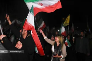 اجتماع به عشق وطن دسته پرچم داران ایران- میدان انقلاب تهران