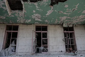 بازدید رئیس دانشگاه ازاد از سفارت سابق آمریکا در تهران