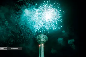 نورافشانی شب ۲۲ بهمن در تهران