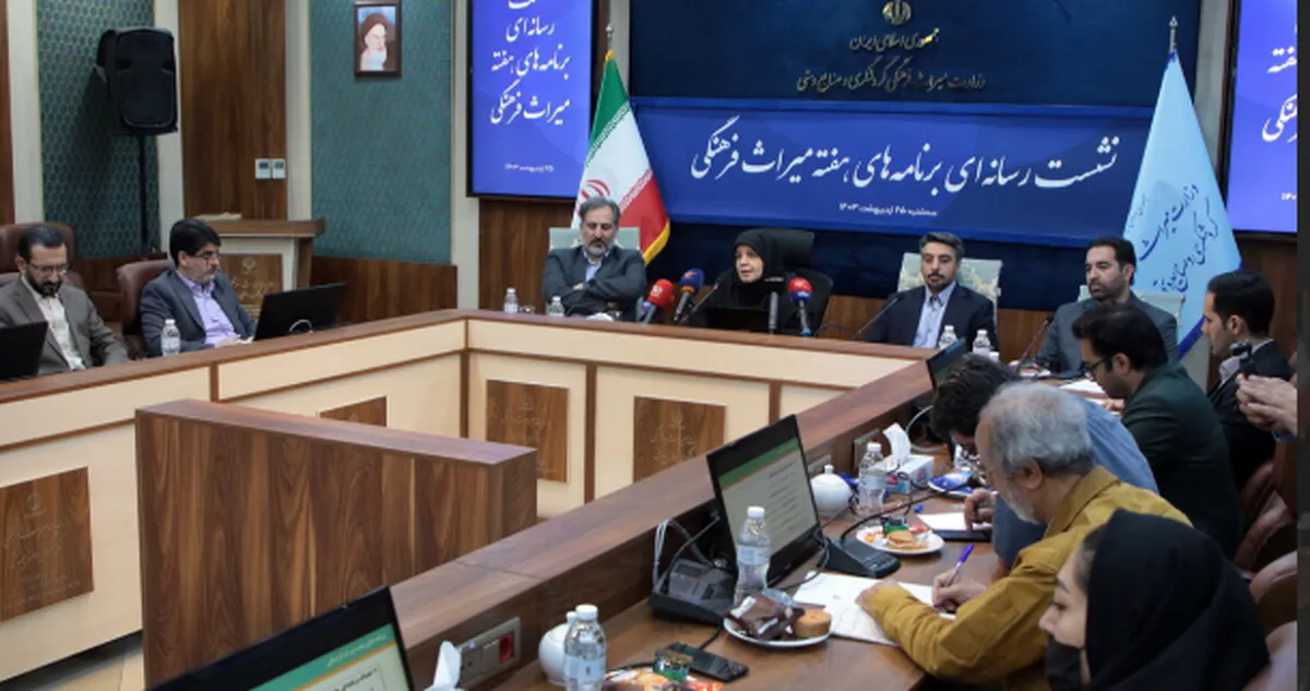 رونمایی از «الواح هخامنشی» همزمان با روز جهانی موزه‌ها/ برگزاری جشن پایان سال تحصیلی در پایگاه‌های ملی و جهانی
