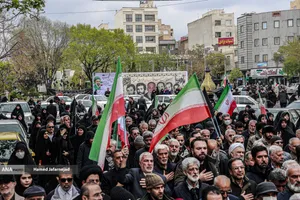 تشییع پیکر ام البنین تهران مادر شهیدان افراسیابی با حضور گسترده مردم انقلابی و شهیدپرور خیابان نبرد- پیروزی