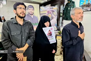 دیدار خادمیاران و یاوران رضوی با خانواده شهید میلاد نماینده