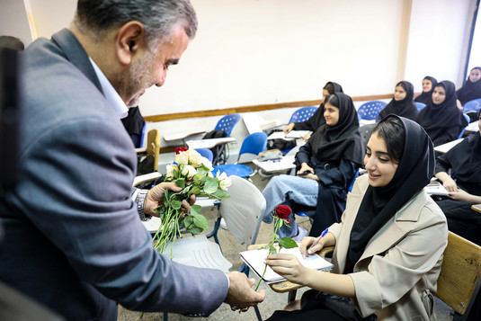 آیین استقبال از دانشجویان در دانشگاه تهران مرکزی