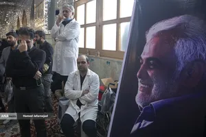 تشییع و تدفین پیکر مطهر دانشمند هسته&zwnj;ای شهید محمدمهدی طهرانچی رییس دانشگاه آزاد اسلامی و همسر گرانقدرش شهیده مژگان قراویری در حرم حضرت عبدالعظیم حسنی(ع)