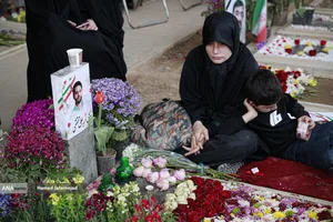 اولین جمعه سال جدید گلزار شهدای حملات تروریستی آمریکایی - صهیونی در جنگ رمضان - قطعه 42 بهشت زهرا(س)