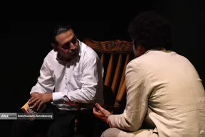 نمایش &laquo;لحظه درنگ می&zwnj;کند&raquo;