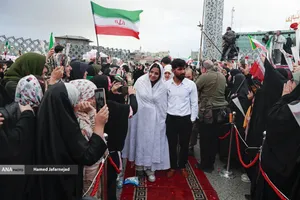 مراسم جشن عروسی زوج های جان فدا همزمان با سالروز ازدواج حضرت زهرا و حضرت علی در میدان امام حسین